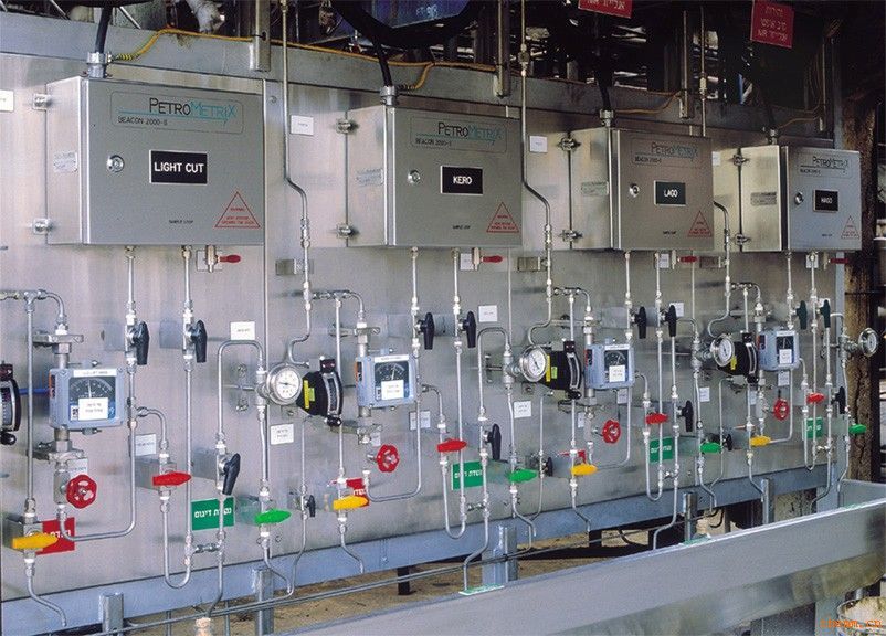 實驗(yan)室家具(jù)總包公(gong)司樣闆(pan)間氣路(lù)案例展(zhan)示